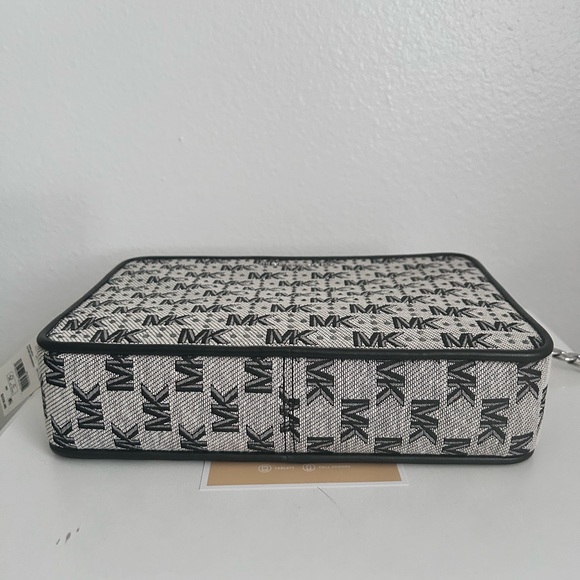 MICHAEL MICHAEL KORS
Logo Crystal Embellished Jet
Set Large East West
Crossbody - Picture 9 of 10